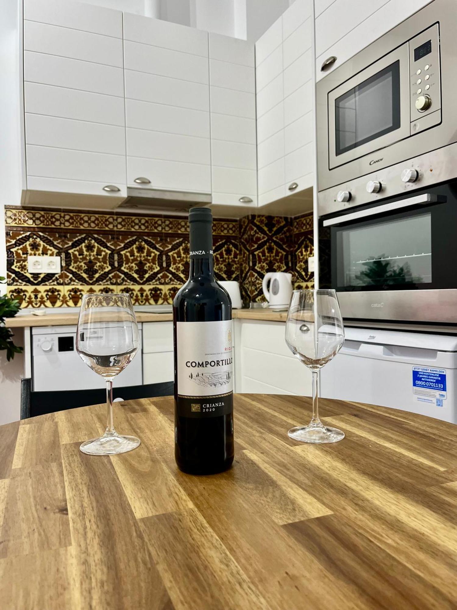 Apartment Malasana 51, New Art Apartment, Breakfast Included, Historic Center, Quite Neighborhood, Ml Málaga